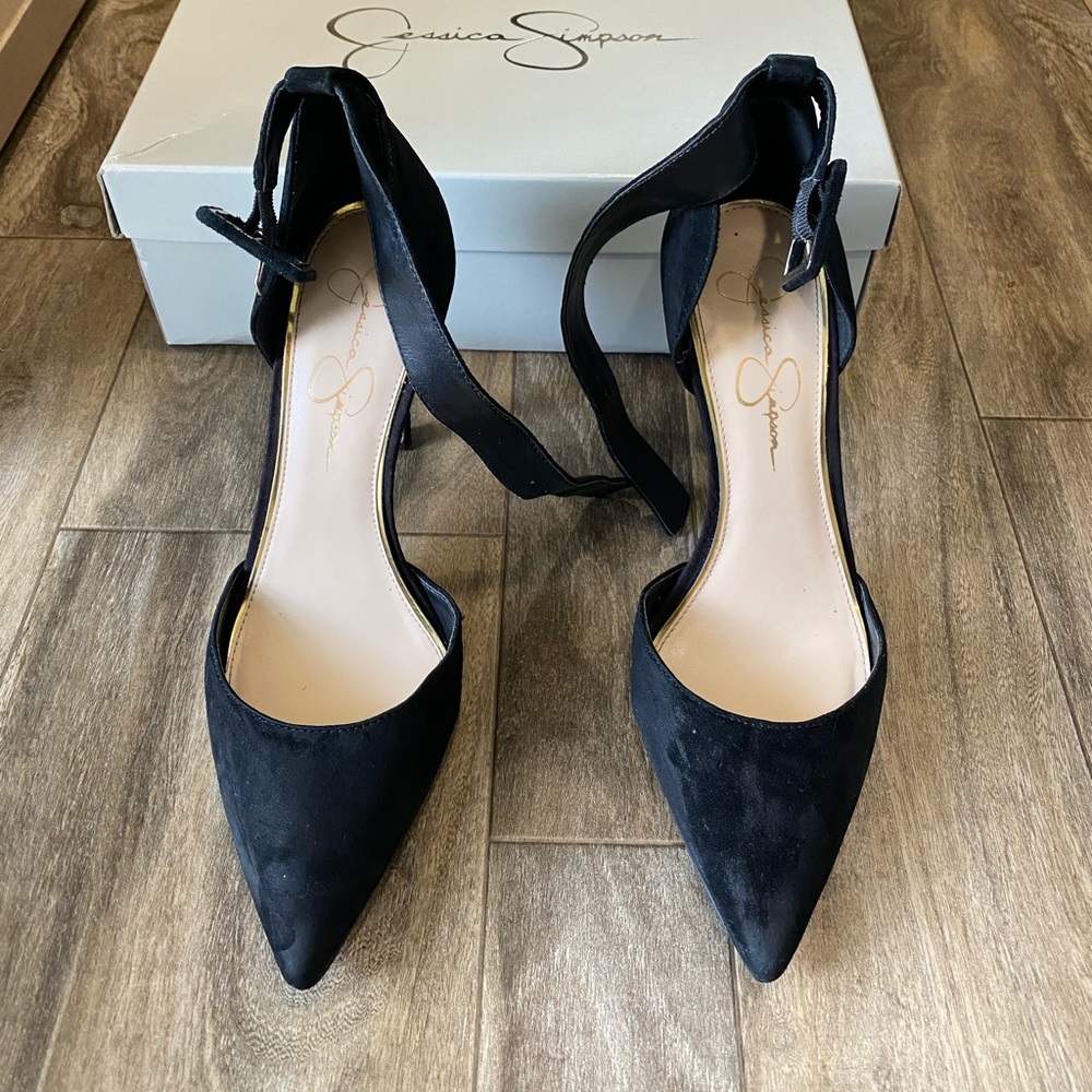 Jessica Simpson camby 8.5
